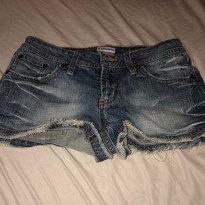 No Boundaries distressed jean shorts. Gently worn.